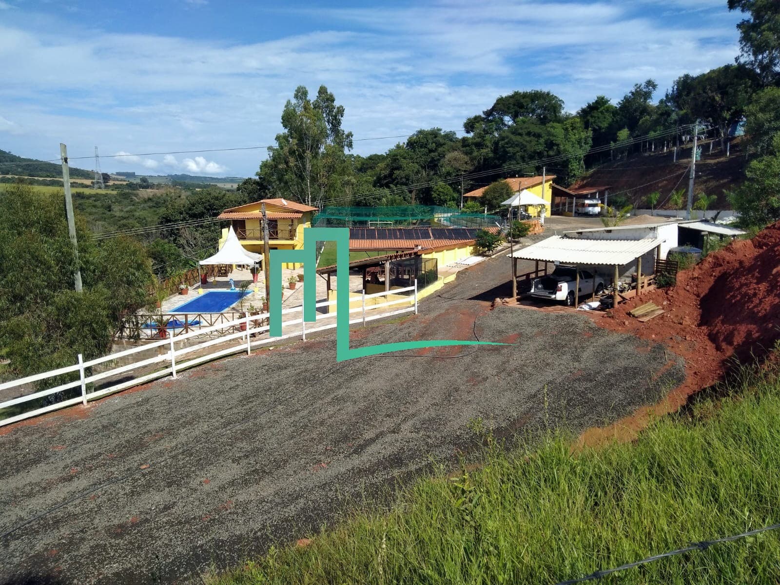 SÍTIO Á VENDA EXCELENTE OPORTUNIDADE EM ITAMOGI - Varias represas - Piscina - Chalé - Palco para shows - Quadra -