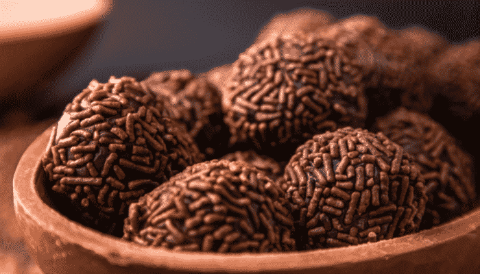 Brigadeiro de Panela para Enrolar e Se Divertir - Receitas e Cozinha