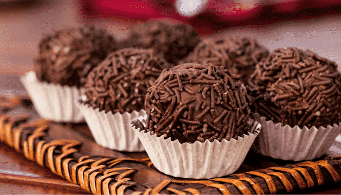 Brigadeiro de Panela para Enrolar e Se Divertir