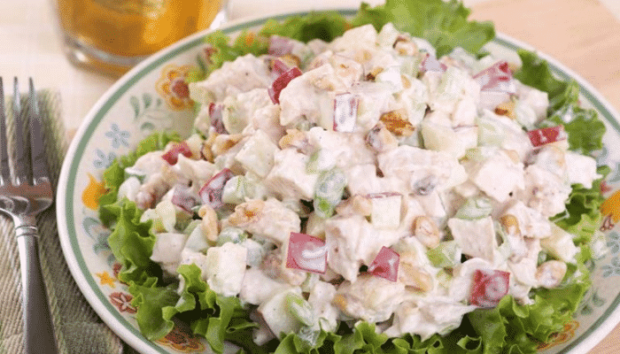 Salada Tropical com Frango Defumado Surpreendente