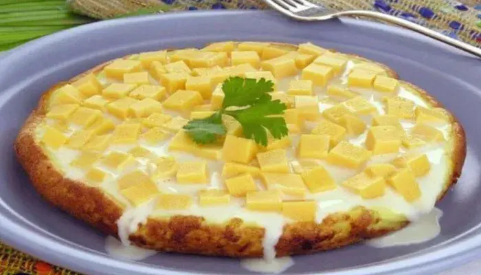 Omelete de tapioca com queijo para fazer no café - Receitas e Cozinha