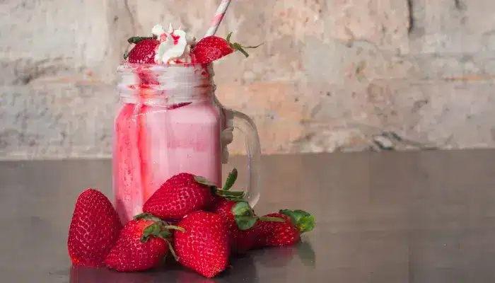 Milk shake de morango o melhor de todos veja aqui - Receitas e Cozinha