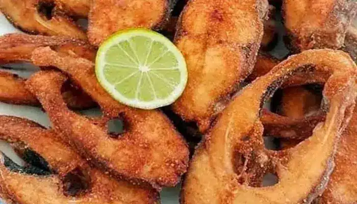 Peixe frito sequinho fácil de fazer mostrado aqui - Receitas e Cozinha