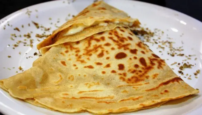 Massa de crepe simples e rápida para fazer no café - Receitas e Cozinha