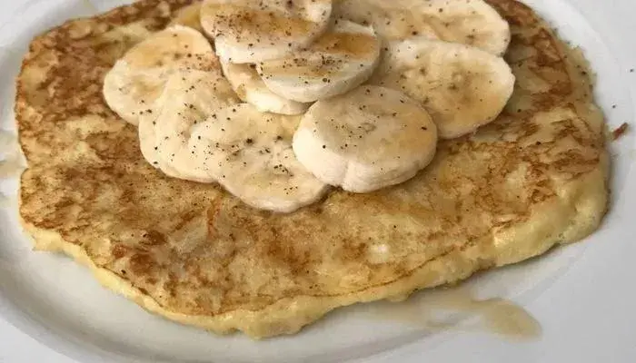 Panqueca de banana para café da manhã saudável