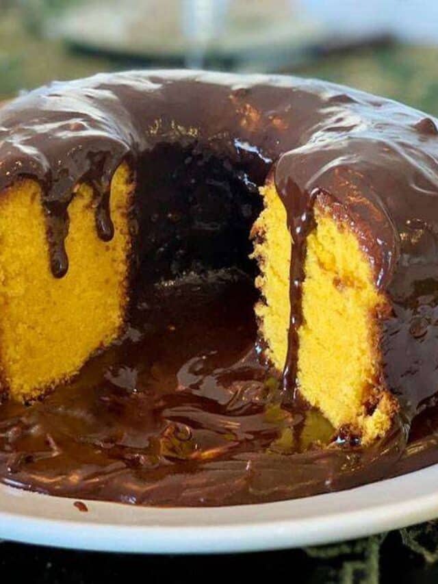 Bolo de Cenoura com Chocolate Simples e Clássico