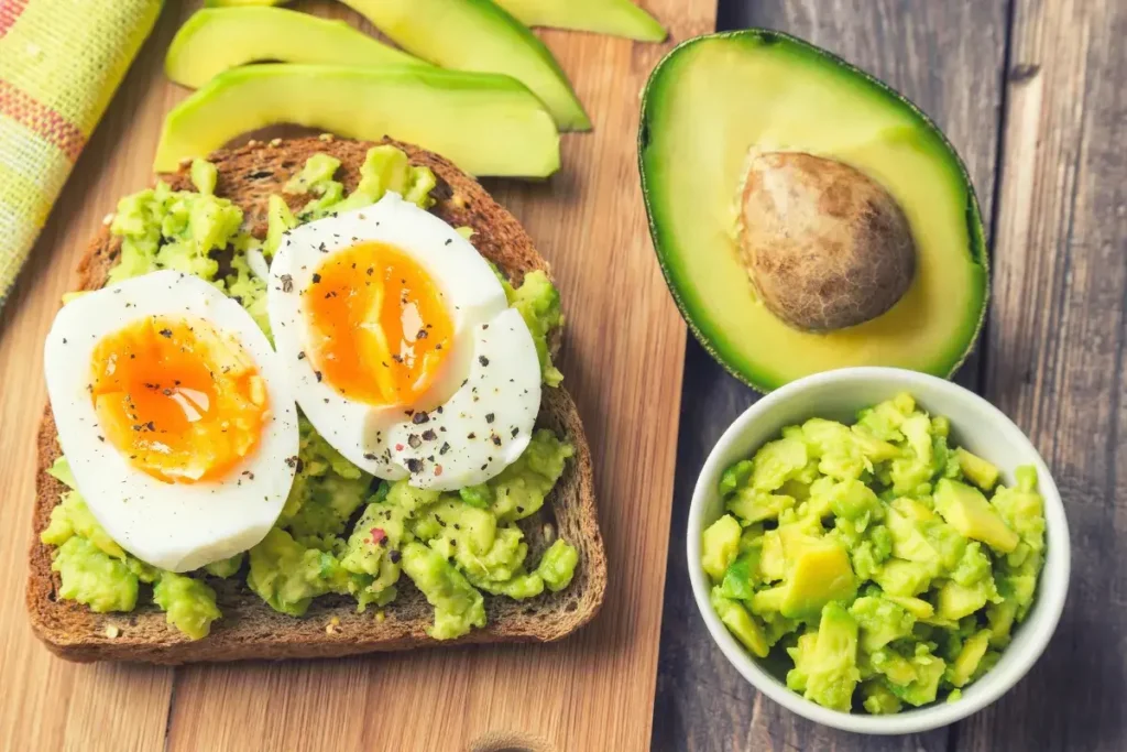 Avocado Toast a torrada com abacate que ganhou o mundo - Receitas e Cozinha