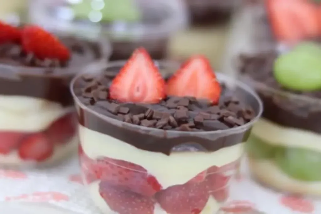 Bombom de Morango no Pote para Comer e Vender - Receitas e Cozinha