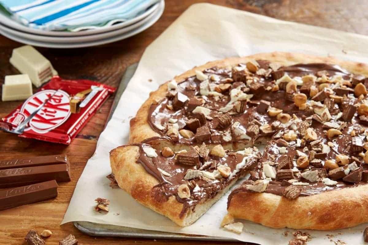 Pizza de Kit Kat com Chocolate Prove Essa Delícia