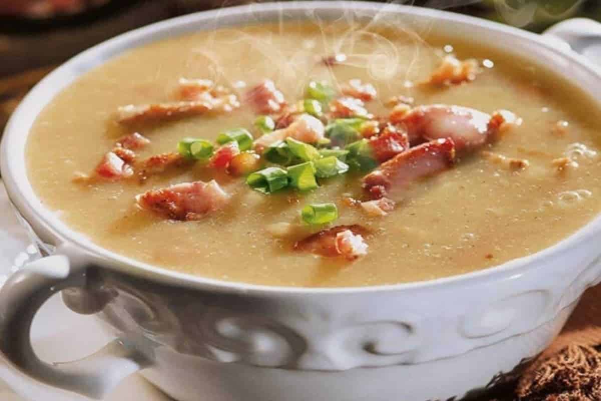 Caldo de Mandioca com Calabresa Delícia Quentinha