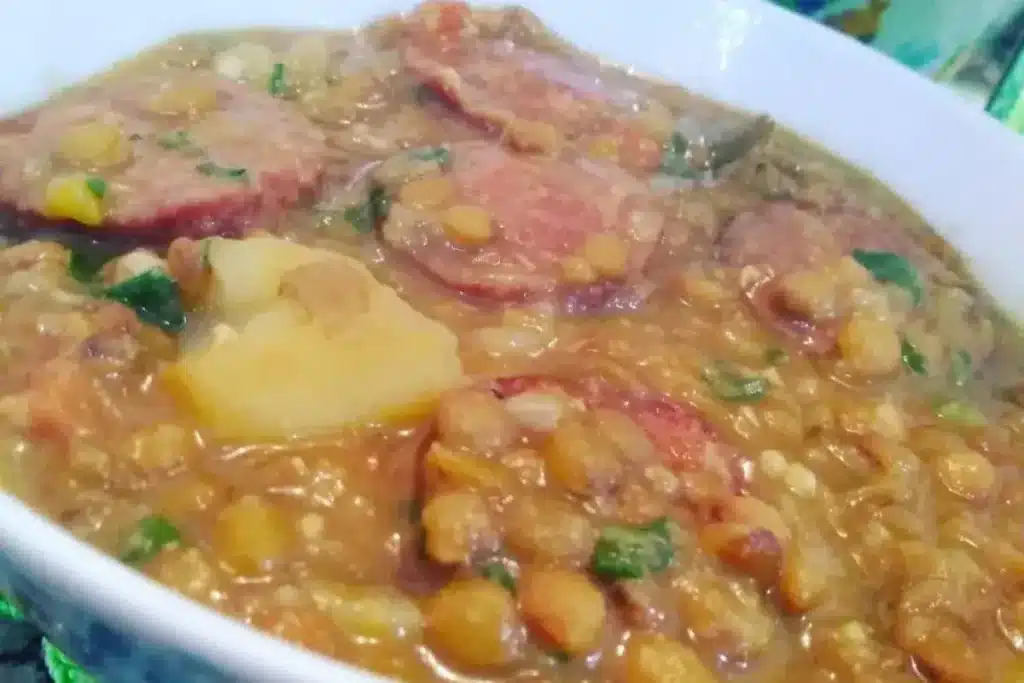 Lentilha com Calabresa e Bacon na Panela de Pressão - Receitas e Cozinha