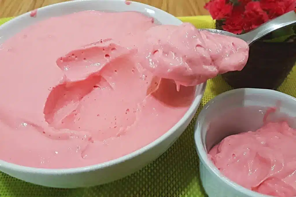 Mousse de Morango com Tang é Simples de Fazer e Deliciar - Receitas e Cozinha