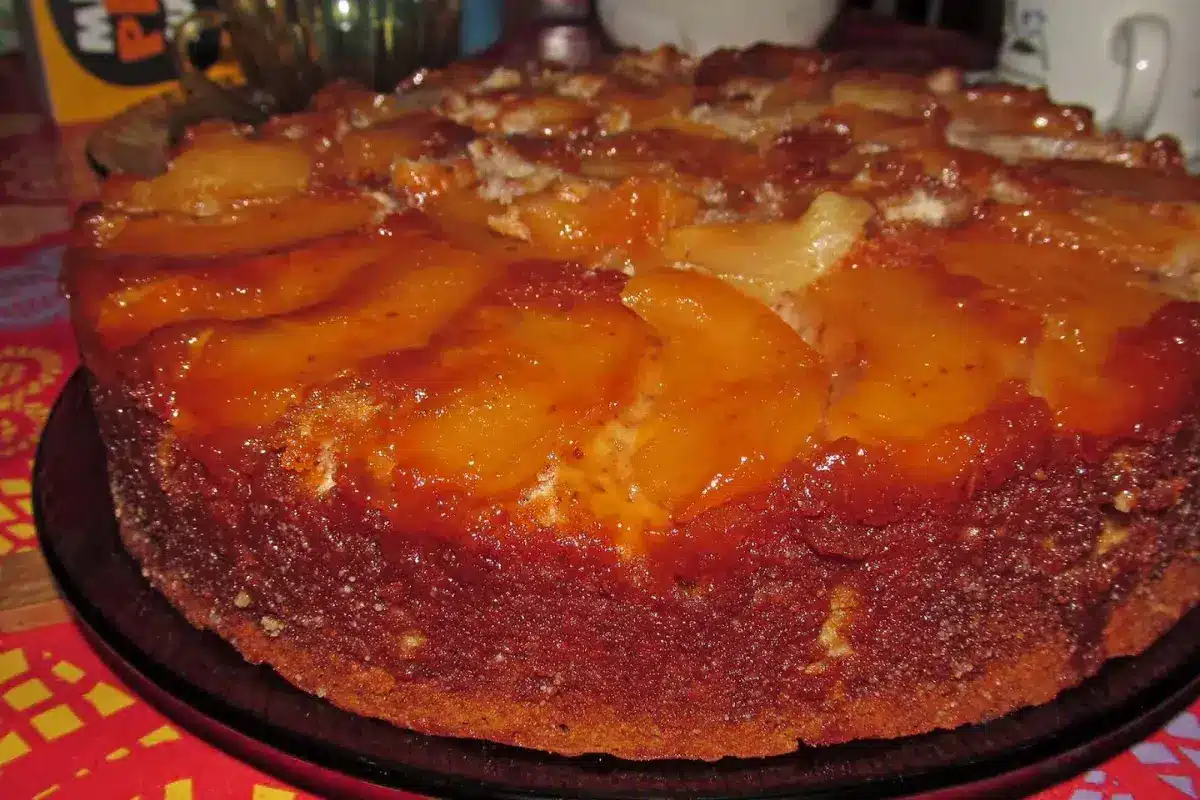 Bolo de Maçã Caramelizado que Faz Muito Sucesso Aqui