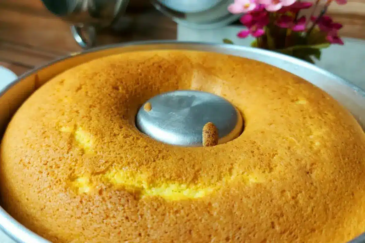 Bolo de Ovos Fácil de Fazer Fica Macio e Fofinho Demais