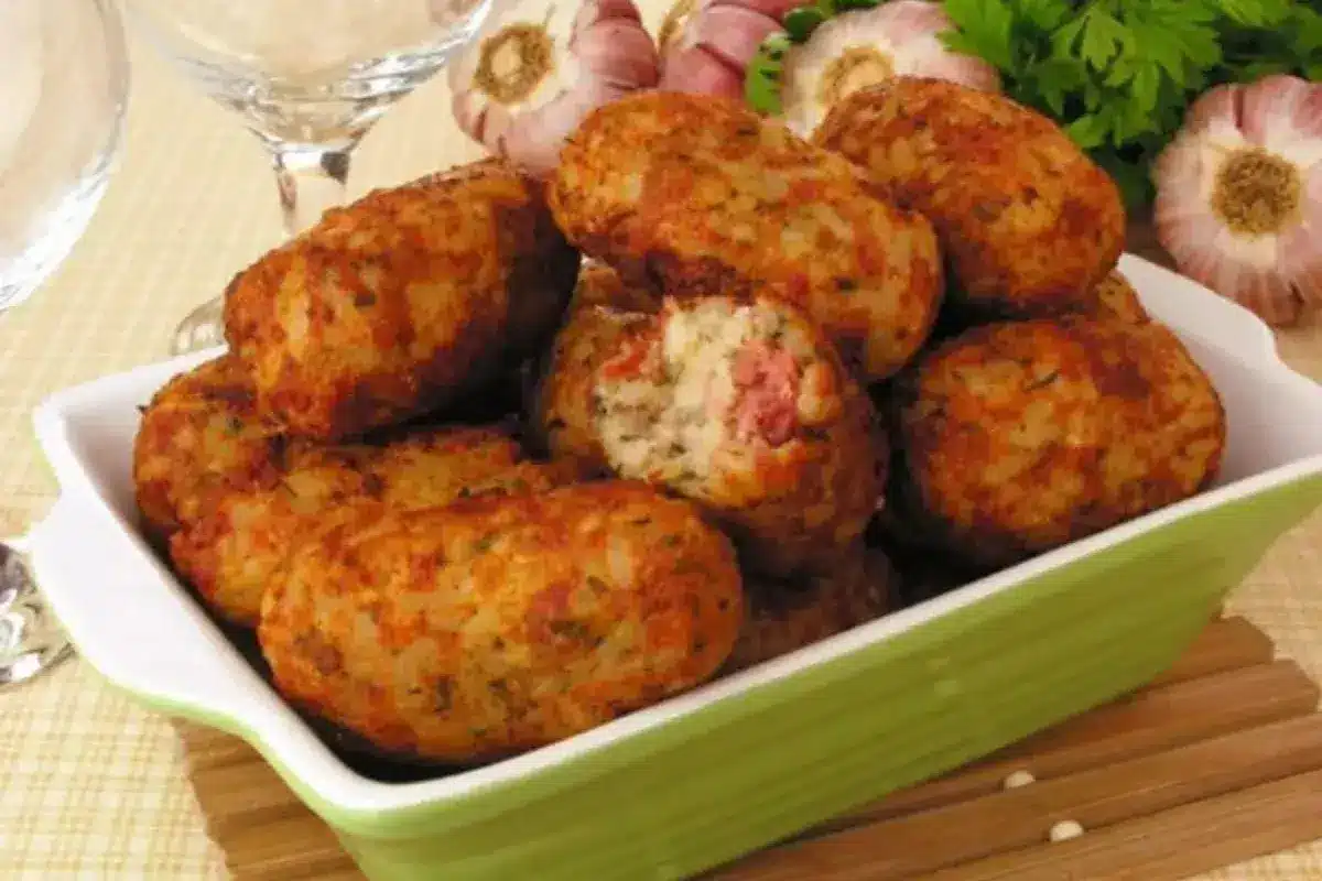 Bolinho de Arroz com Calabresa Vão Querer Sempre