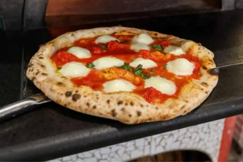 Pizza Napolitana Autêntica Delícia Italiana em sua Cozinha - Receitas e Cozinha