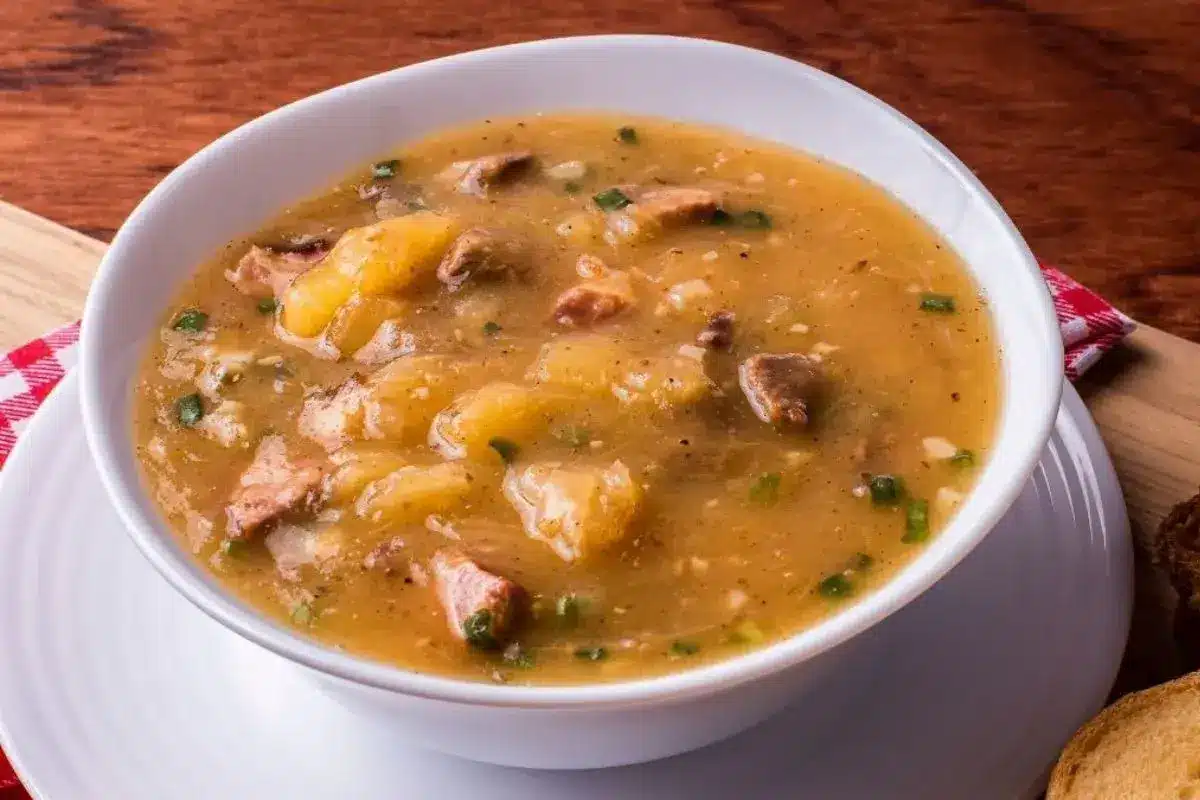 Caldo de Mandioca com Carne Descobri esta Receita Imperdível