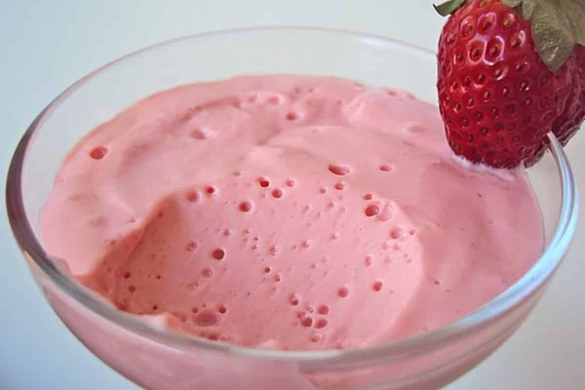 Mousse de Morango com Tang Tão Simples Quanto Delicioso