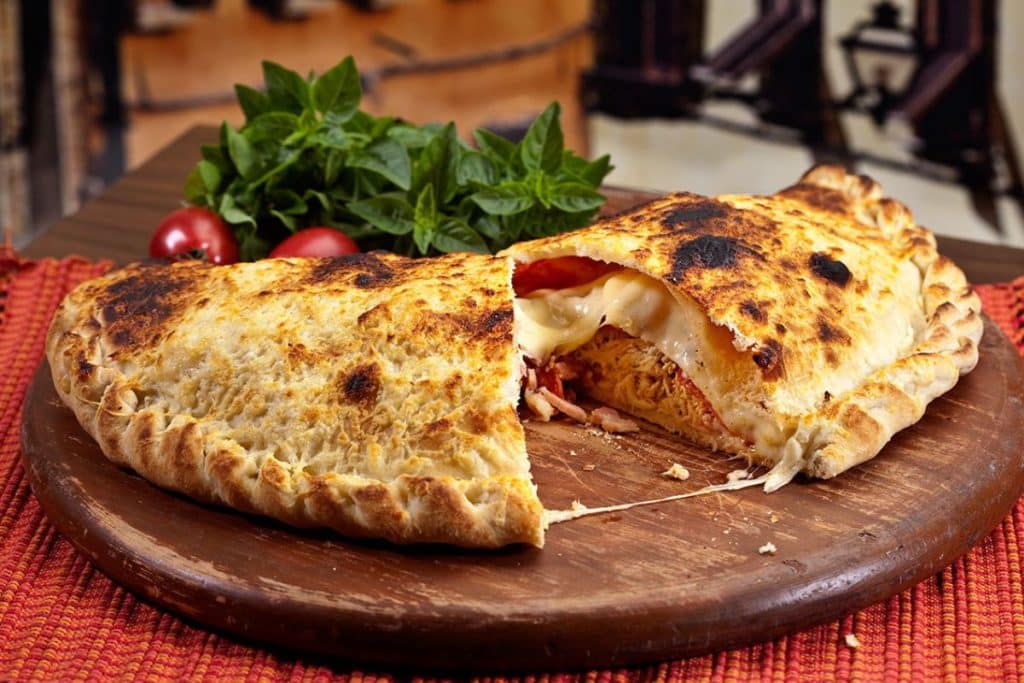 Calzone a Deliciosa Pizza Dobrada Italiana - Receitas e Cozinha