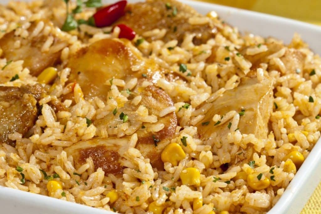 Arroz com Galinha um Clássico com Sabor do Campo - Receitas e Cozinha