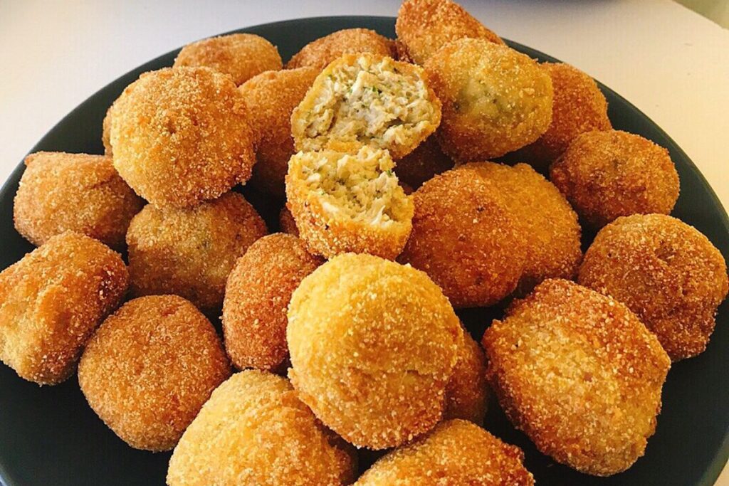 Bolinho de Frango Caseiro Prepare e se Delicie Hoje - Receitas e Cozinha