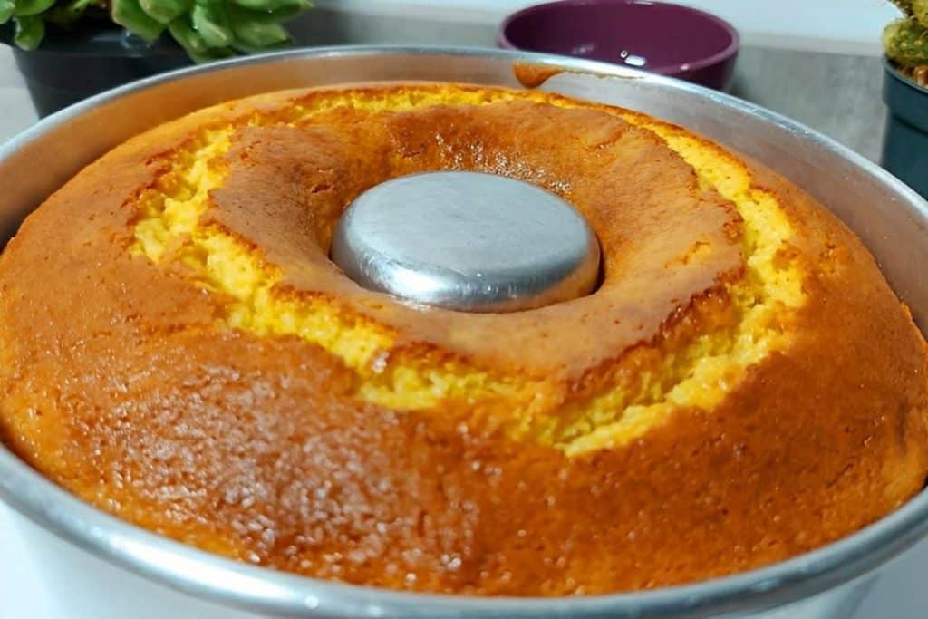 Bolo de Fubá com Creme de Leite Fofinho e Molhadinho - Receitas e Cozinha