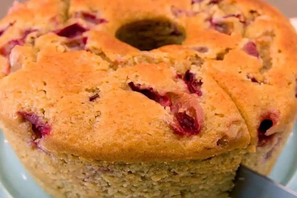 Bolo de Uva de Liquidificador Surpreenda Fácil - Receitas e Cozinha