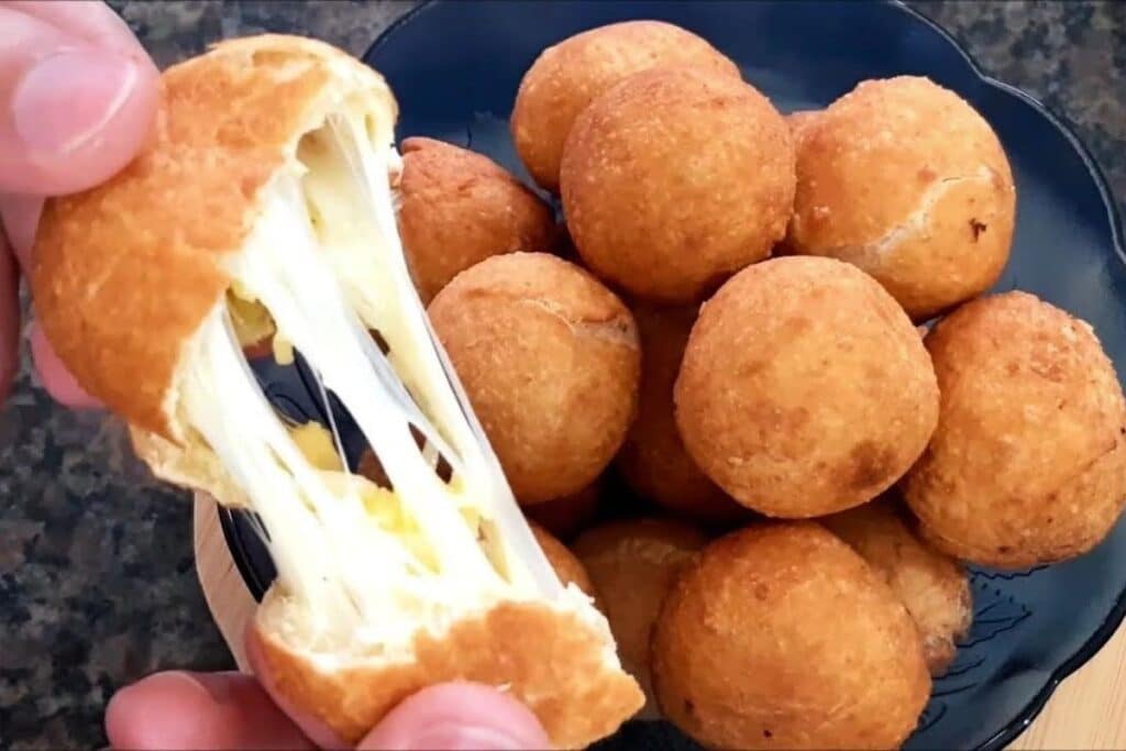 Bolinho de Queijo com 3 Ingredientes em 30 Minutos - Receitas e Cozinha