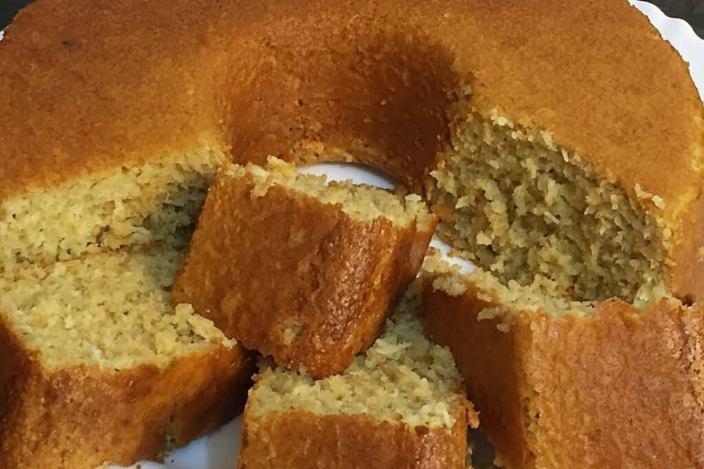 Bolo de Coco com Aveia Saudável que Conquista Todos - Receitas e Cozinha