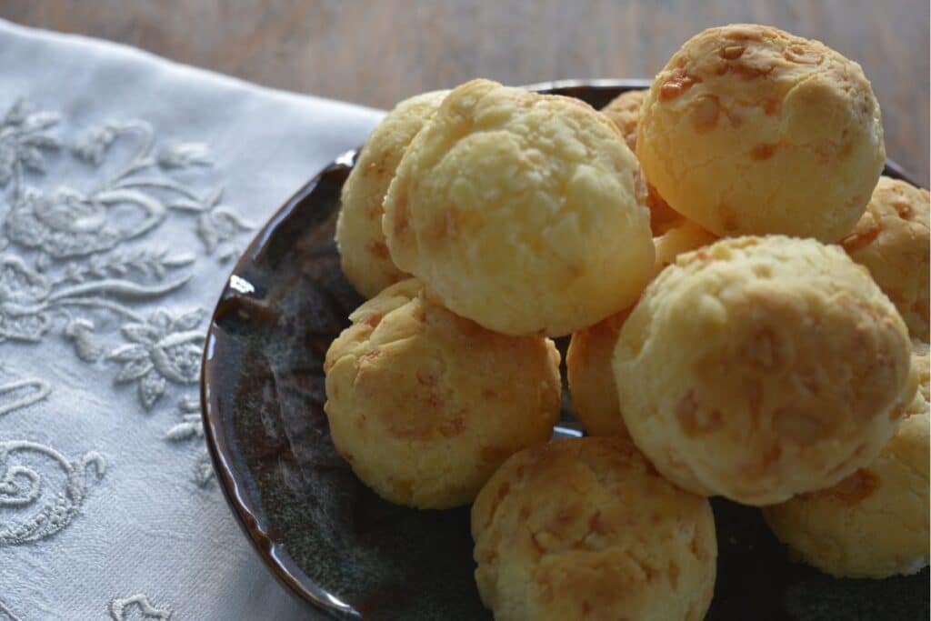 Pão de Queijo com Polvilho Azedo Super Fácil Fazer - Receitas e Cozinha