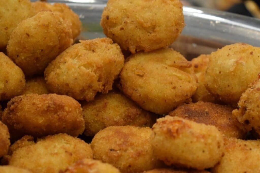 Bolinho de Mandioca na Airfryer Fica Super Crocante - Receitas e Cozinha